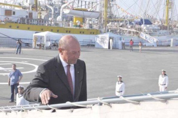 Băsescu a început cursul de reconfirmare a brevetului: îl face la vila din Neptun